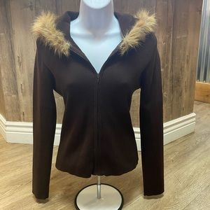 CLIO sweater with faux fur